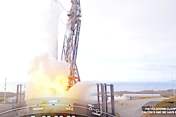 SpaceX launches Starlink Group 15-4 smallsats from California beach
